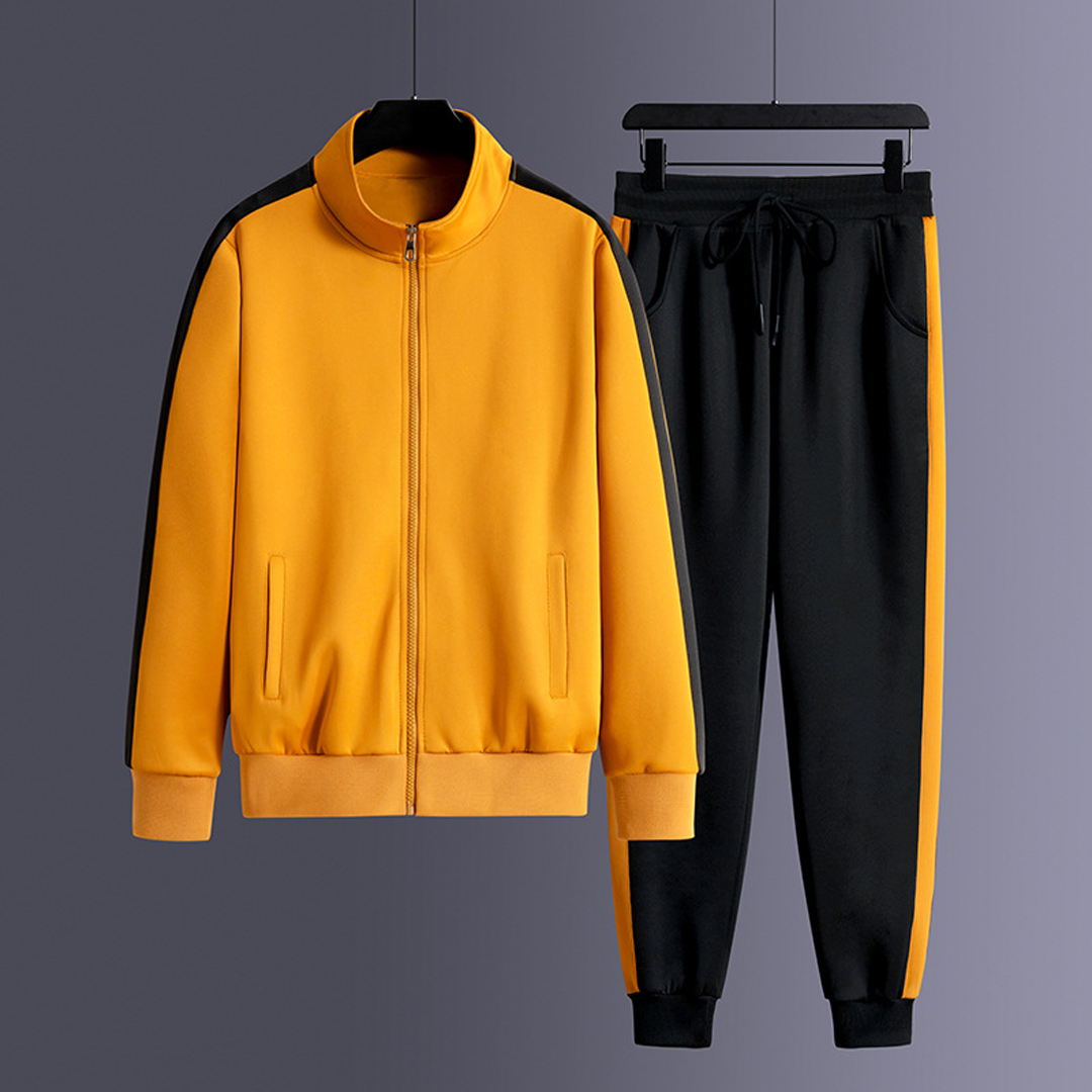 Men's Sweatshirt and Sweatpants Ensemble